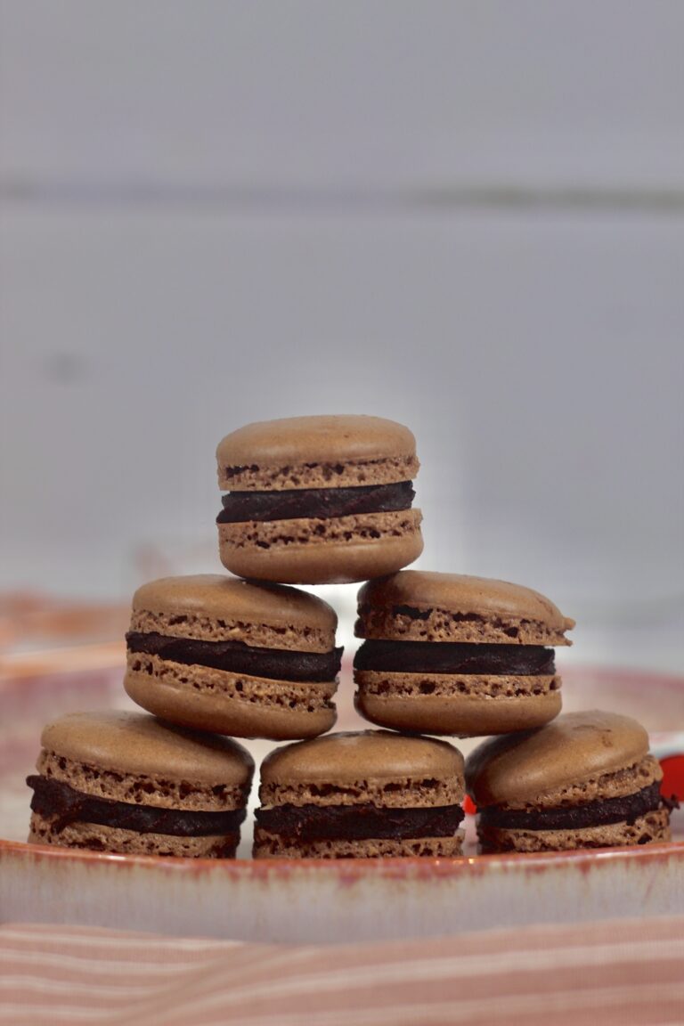 Kinder Bueno Macarons