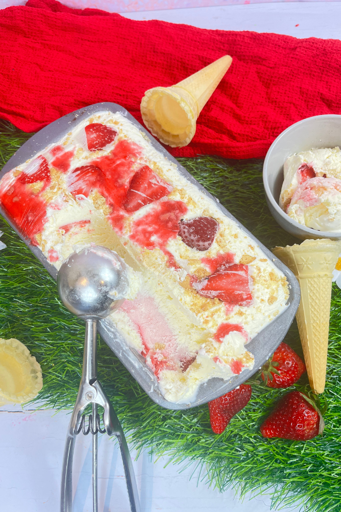 Strawberry Cheesecake Ice Cream (no-churn)